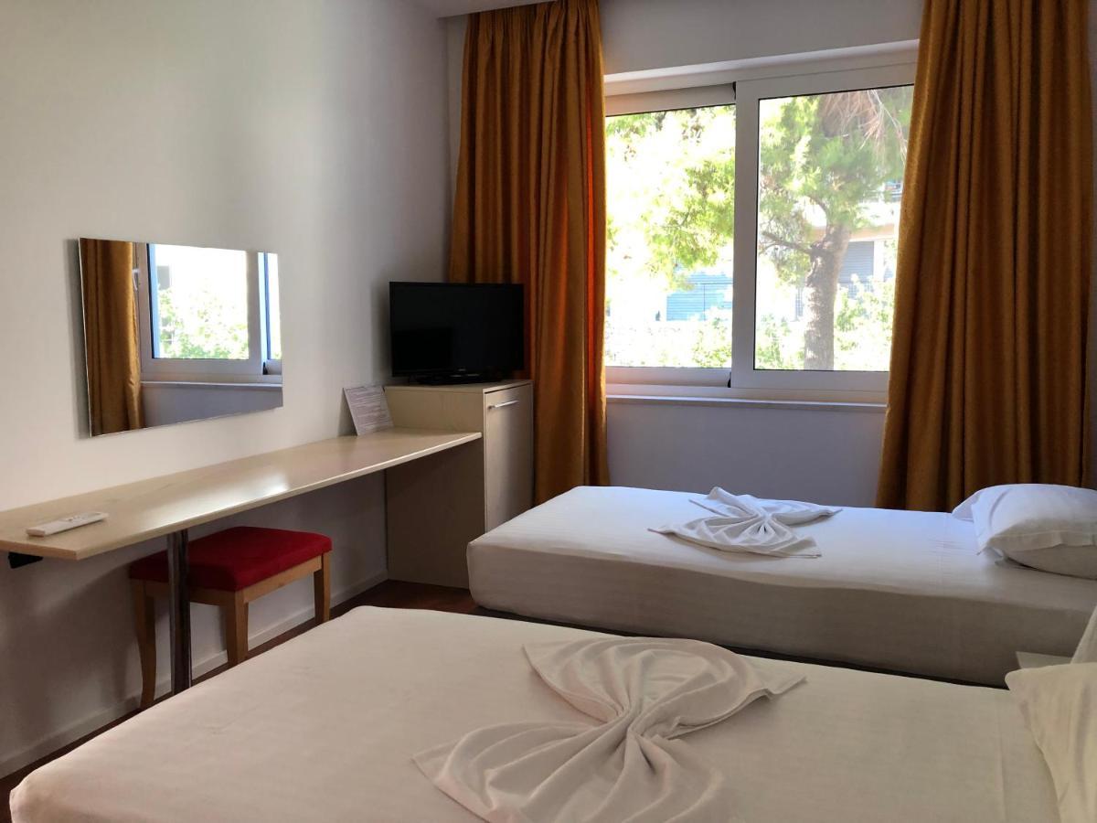 夏季套房酒店 Sarandë 外观 照片