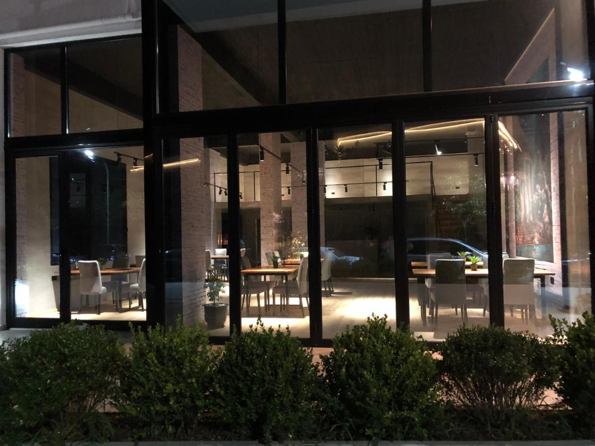 夏季套房酒店 Sarandë 外观 照片